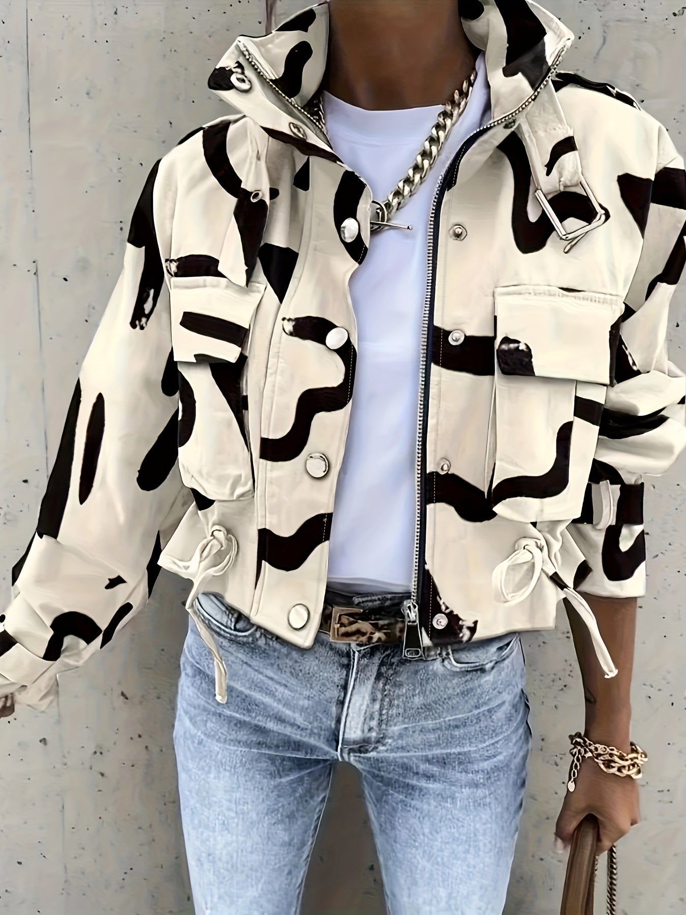 Trendige Damenjacke mit Stehkragen