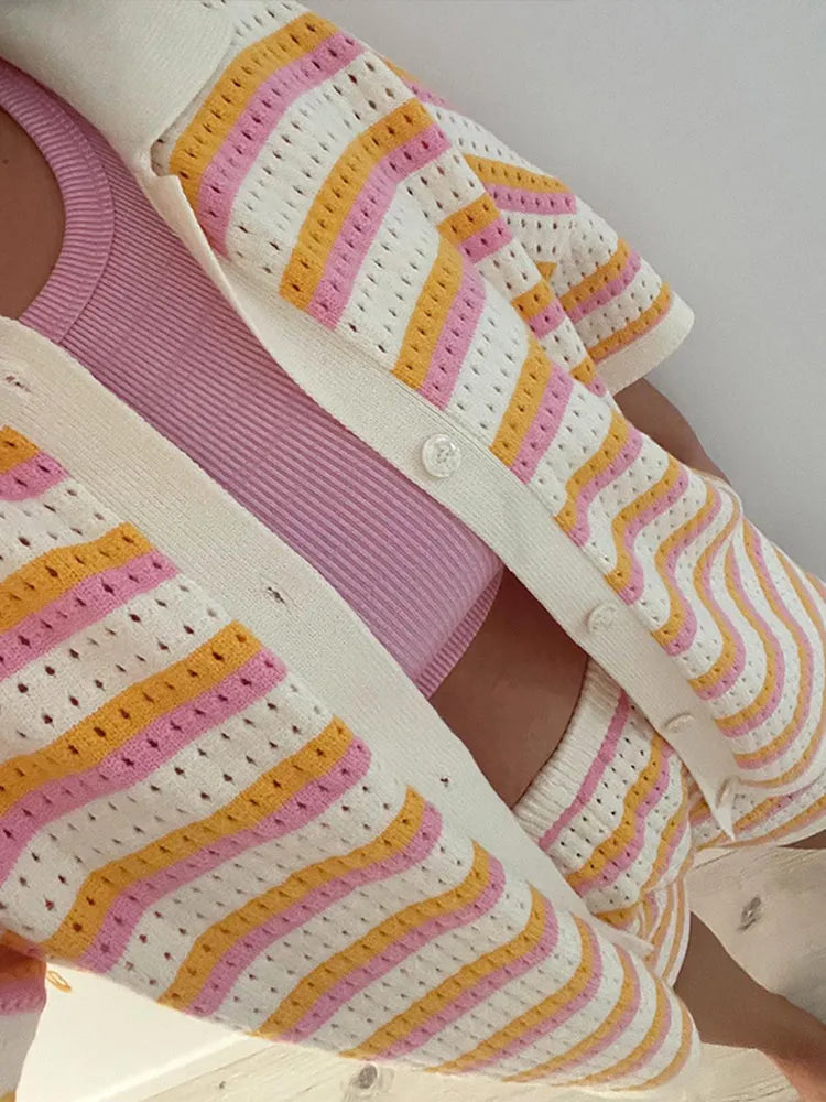 Zweiteiliges Damen-Strickset mit Kontraststreifen