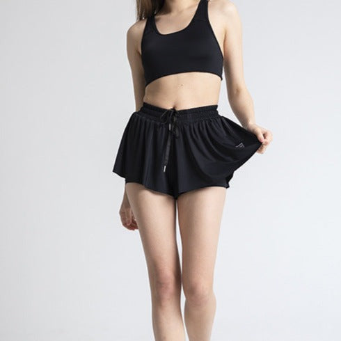 Vielseitige Tennisshorts mit doppellagigem Design-Detail