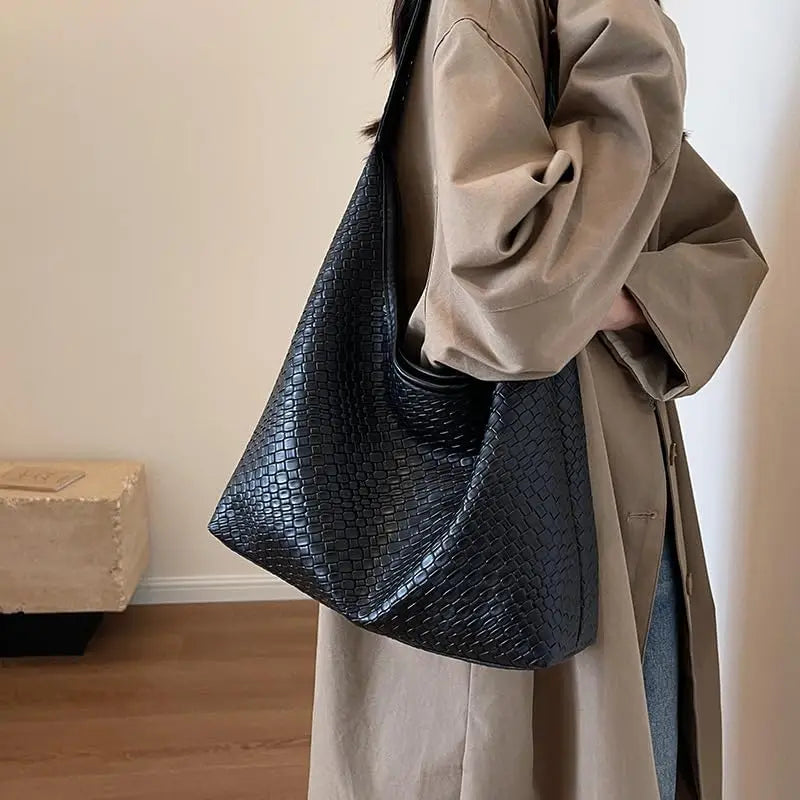 Stilvolle Damenhandtasche in Wassermelonenfarbe