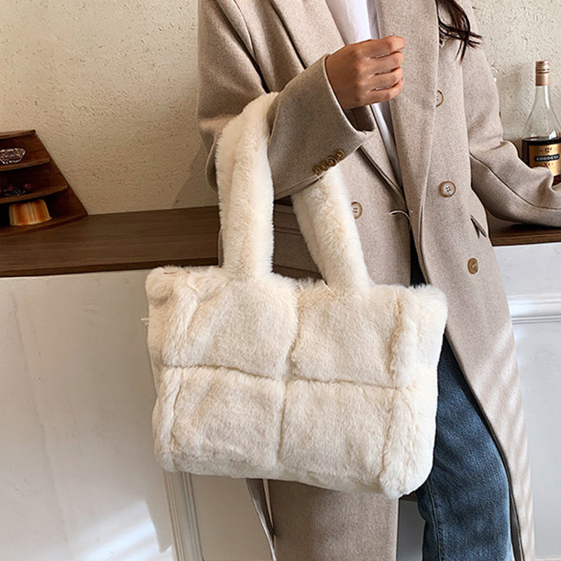 Dante Plüsch-Handtasche: Ein stilvolles und unverzichtbares Winter-Accessoire für Frauen