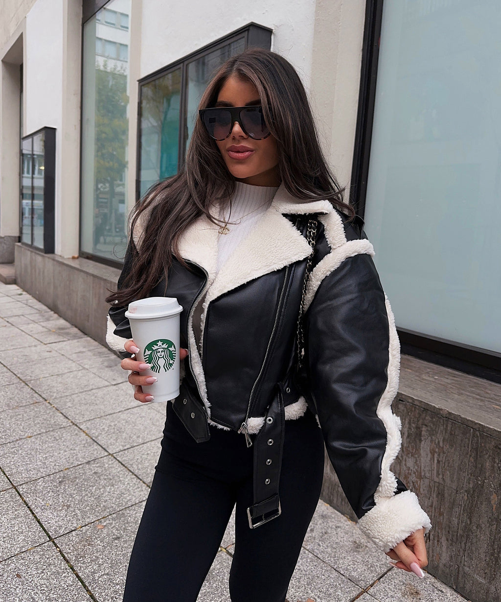 Kuscheliger Schwarzer Teddyfellmantel Daria