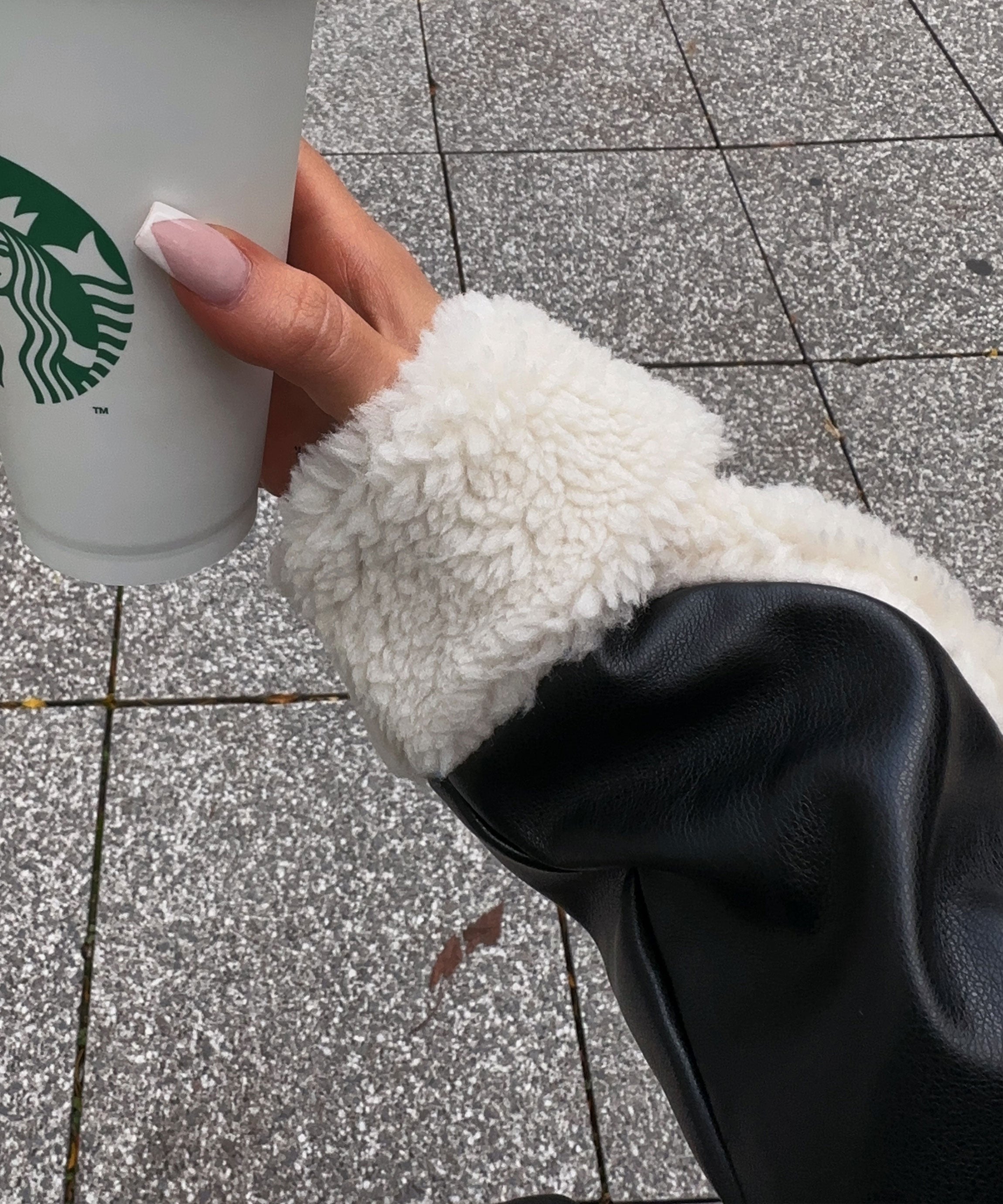 Kuscheliger Schwarzer Teddyfellmantel Daria