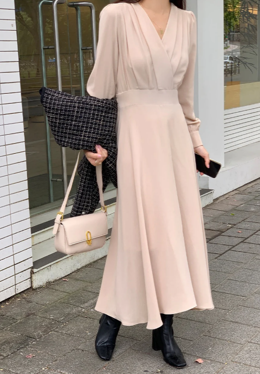 Stylisches A-Linien-Kleid mit V-Ausschnitt und Puffärmeln