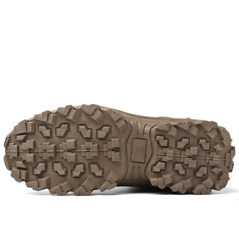 Trendige Winterstiefel im Military-Look